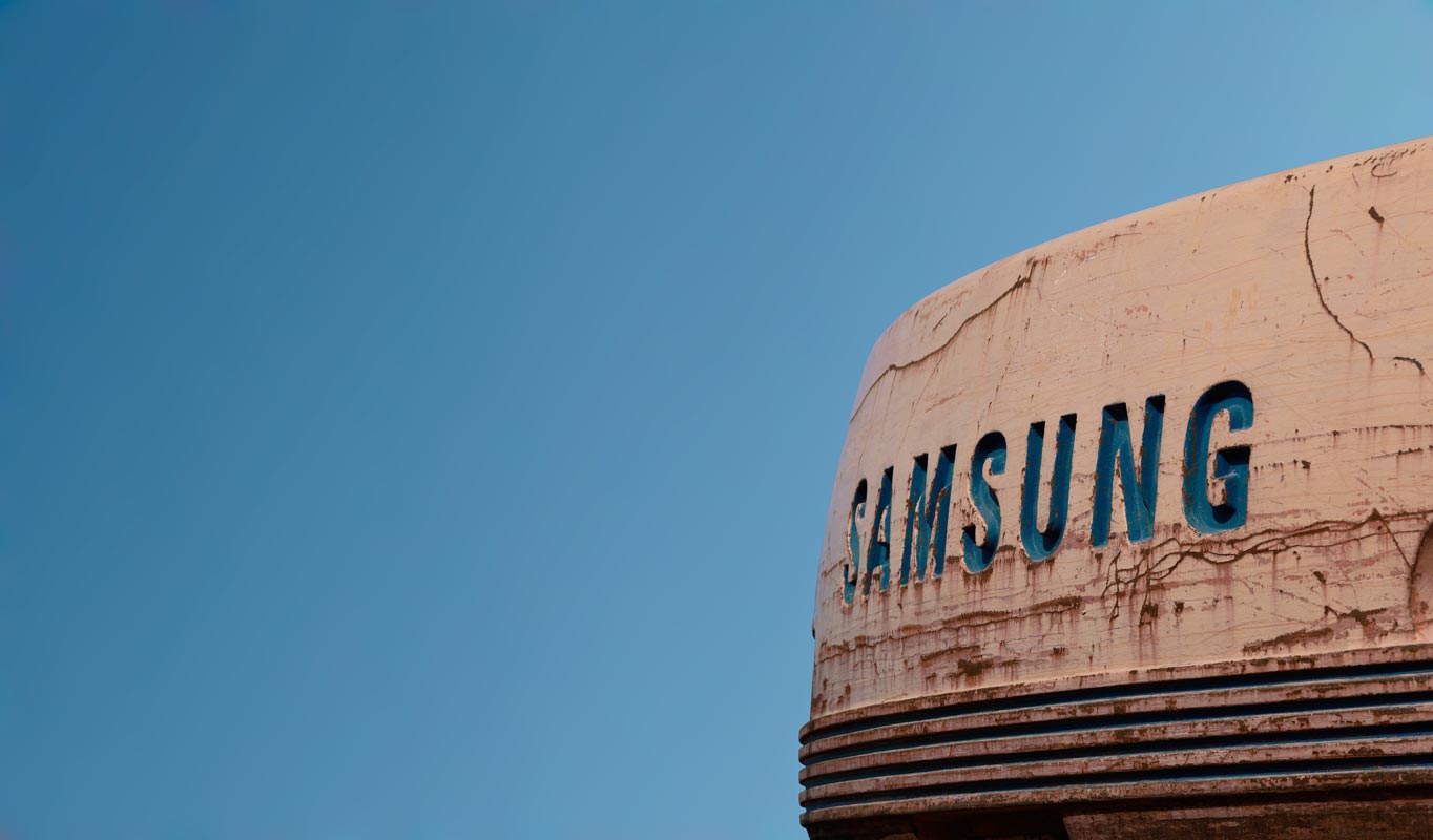 Samsung-Logo in verrostetem Tank